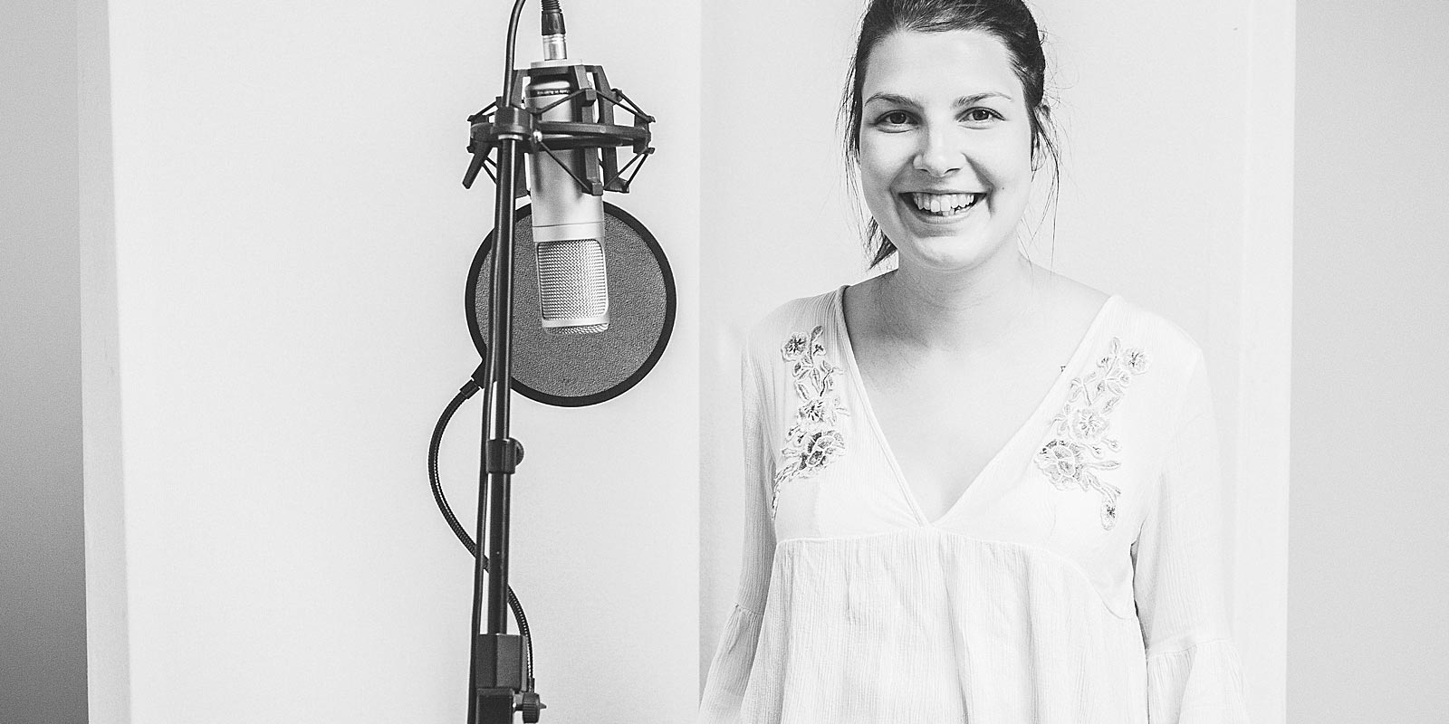 Lucy Rose Garnish with a studio microphone